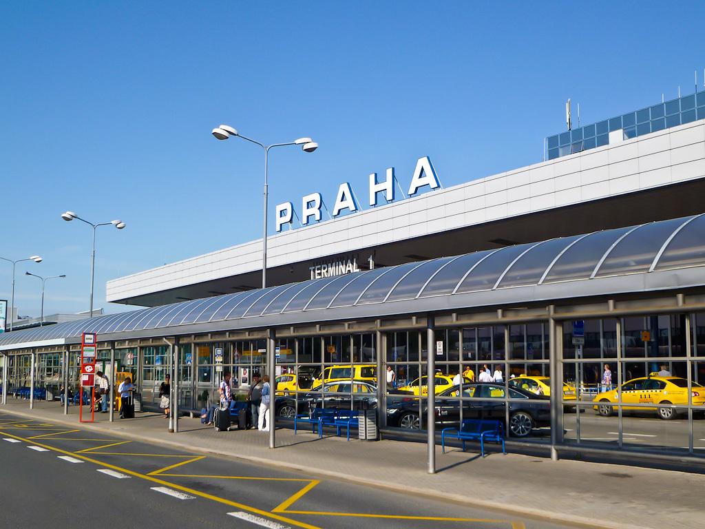 Letisko Praha čelí problémom s odbavením batožiny. Posilnili sme kapacity, uviedlo vedenie