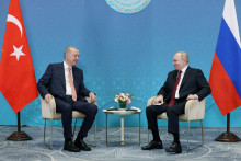 Turecký prezident Recep Tayyip Erdogan na stretnutí s ruským prezidentom Vladimirom Putinom. FOTO: REUTERS