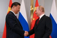 Ruský prezident Vladimir Putin a čínsky prezident Si Ťin-pching.  FOTO: Reuters