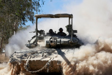 Izraelský tank v Pásme Gazy. FOTO: Reuters