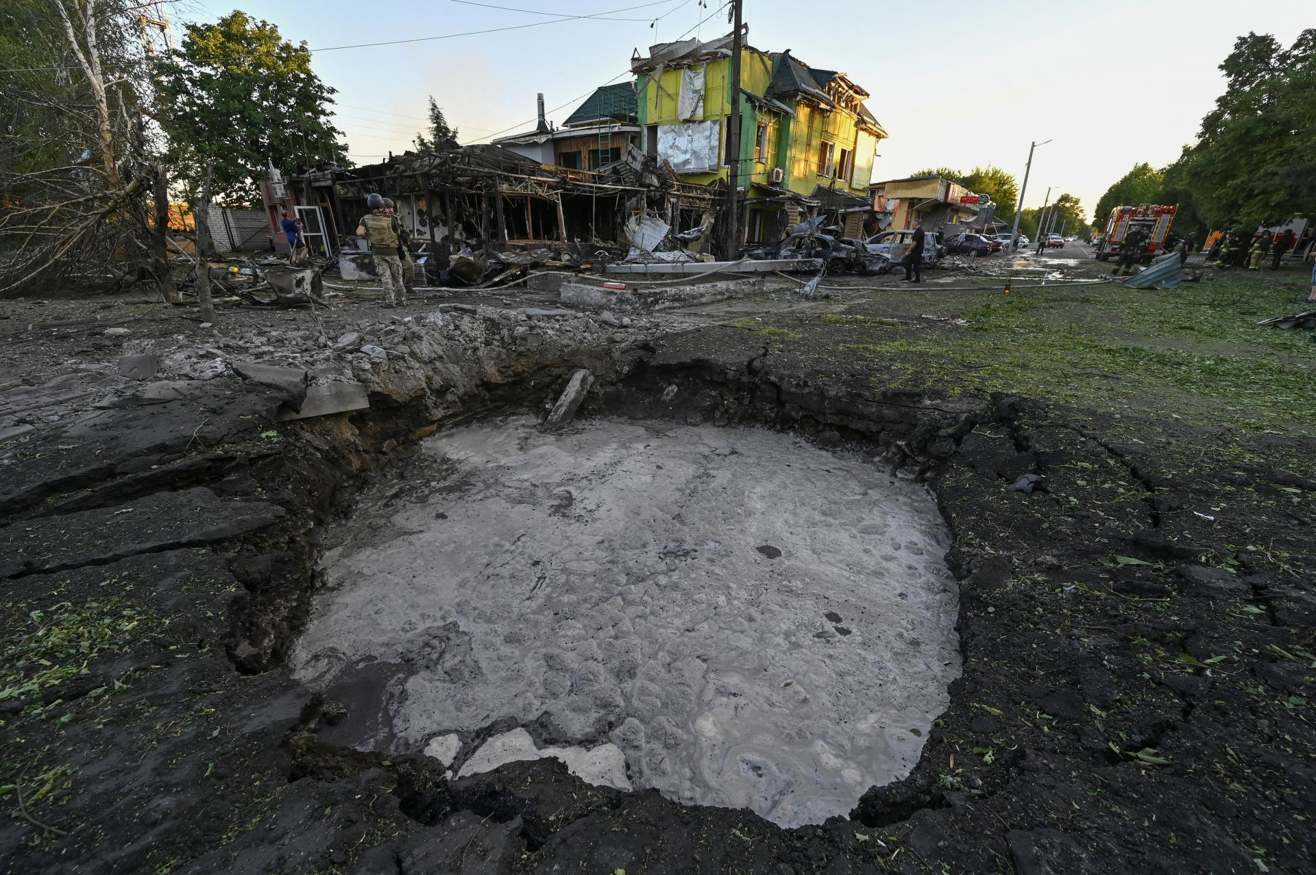 Takmer 400 útokov za deň. Pri ruskom ostreľovaní v Záporožskej oblasti zahynuli dvaja ľudia