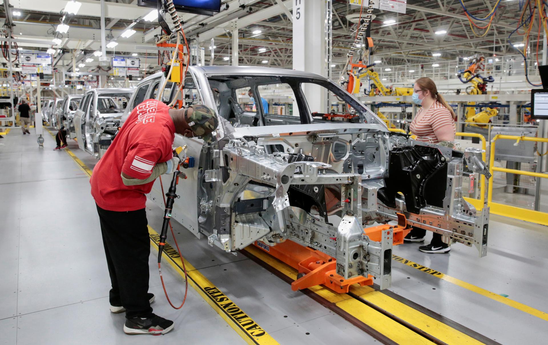 Trnavská automobilka bude vyrábať tri nové modely, chce prijať viac ako 1500 nových zamestnancov
