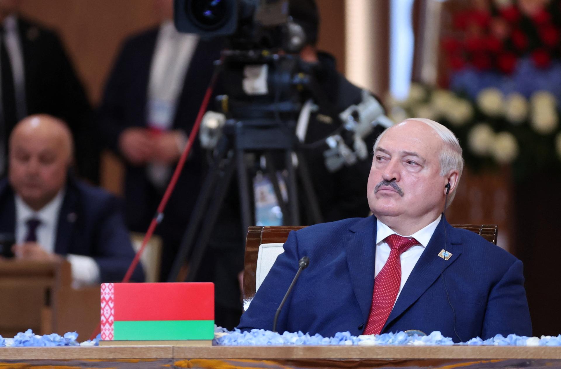Bielorusko sa stalo členom Šanghajskej organizácie pre spoluprácu. Čína pokračuje v spolupráci s Ruskom