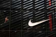 Nike za štvrtý kvartál účtovného roka 2024 zaznamenala tržby vo výške 12,6 miliardy dolárov, čo predstavuje pokles o dve percentá v porovnaní s predchádzajúcim rokom. FOTO: Reuters