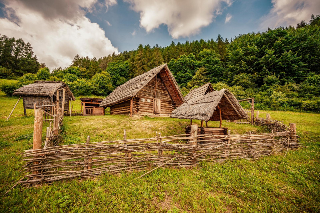 V archeoskanzene Havránok obdivujeme zrekonštruované obytné stavby Keltov i Slovanov.

FOTO: Shutterstock