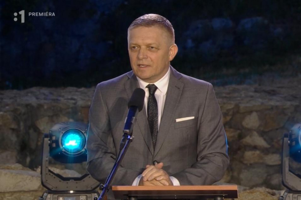 Premiér Robert Fico od atentátu prvýkrát verejne vystúpil. FOTO: STVR