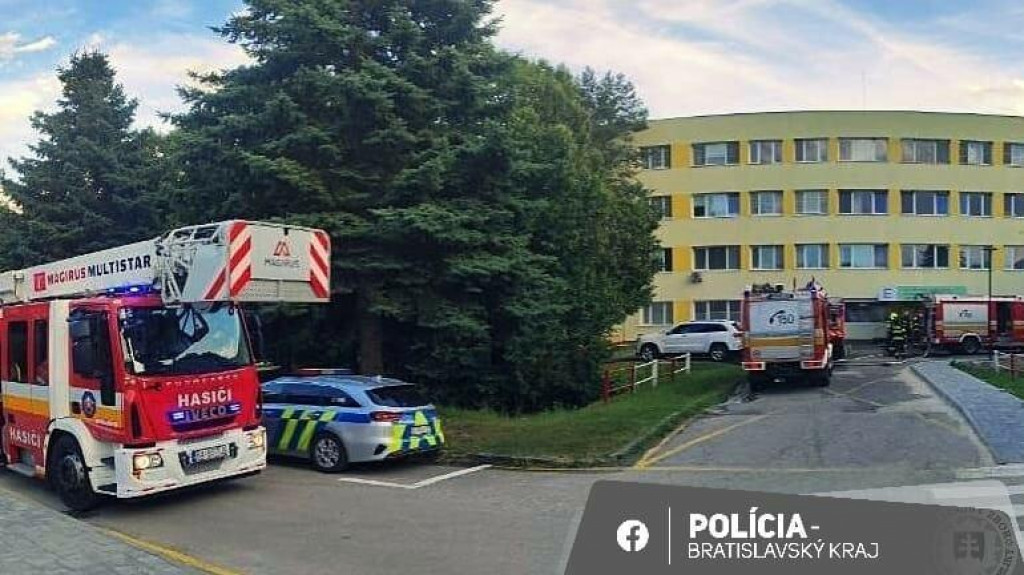 Polícia vyšetruje okolnosti požiaru v psychiatrickej nemocnici v Pezinku. FOTO: Facebook/Polícia SR - Bratislavský kraj