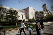 Budova Činskej centrálnej banky. FOTO: REUTERS