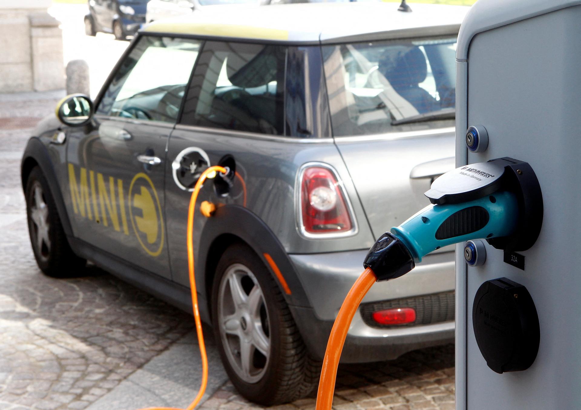 BMW žiada Brusel, aby pre jej elektrické vozidlá Mini vyrábané v Číne stanovila nižšie clá