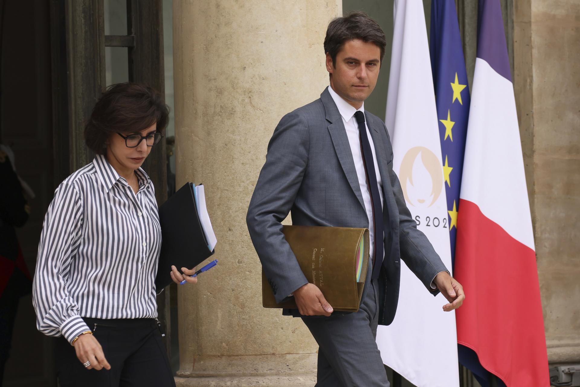 Francúzsky premiér Attal ponúkol po voľbách demisiu, Macron ju odmietol