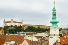 Na snímke Bratislavský hrad a Michalská veža v Bratislave.

FOTO: TASR/J. Kotian