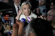 Národné združenie Marine Le Penovej skončilo vo francúzskych parlamentných voľbách až tretie.

FOTO: TASR/AP
