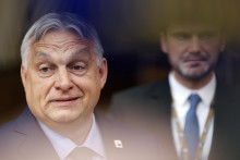 Ak maďarský premiér Viktor Orbán o chystaných vojenských akciách Ruska a Číny vopred vie a nikomu na Západe o nich nepovie, stáva sa ich komplicom. FOTO: TASR/AP