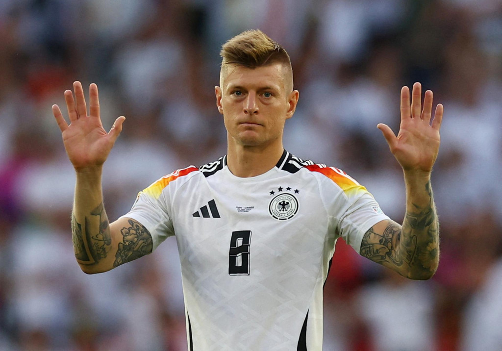 Toni Kroos chcel zakončiť kariéru triumfom na domácich majstrovstvách Európy, čo sa nepodarilo. FOTO: Reuters