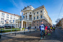 ČSOB je známa aj poporou maratónu v Bratislave. Na hypotékárnom trhu súperí o tretie miesto s Tatra bankou.

FOTO: Atletika.sk