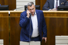 Podľa šéfa koaličnej SNS Andreja Danka sa v koalícii diskutuje o tom, ako nastaviť zdaňovanie živnostníkov. FOTO:TASR/J. Novák