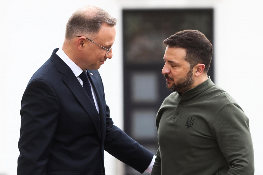 Poľský prezident Andrzej Duda s ukrajinským prezidentom Volodymyrom Zelenským. FOTO: Reuters