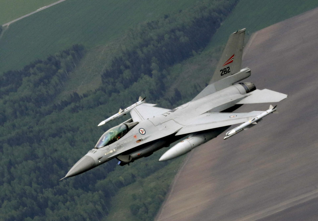 Stíhačka nórskych vzdušných síl F-16. FOTO: Reuters