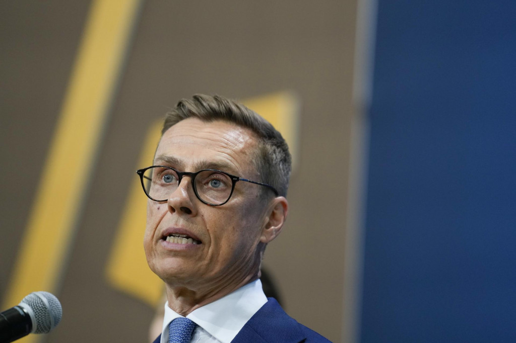 Fínsky prezident Alexander Stubb hovorí na summite NATO vo Washingtone. FOTO: TASR/AP