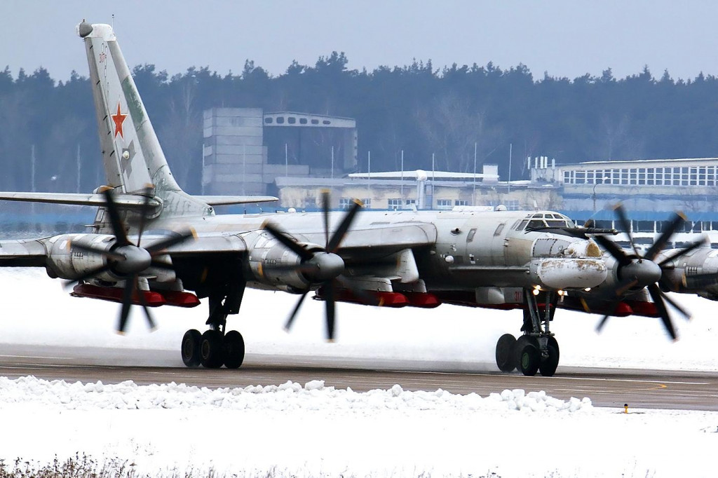 Strely Ch-101 zavesené na Tu-95MSM. FOTO: Wikipedia