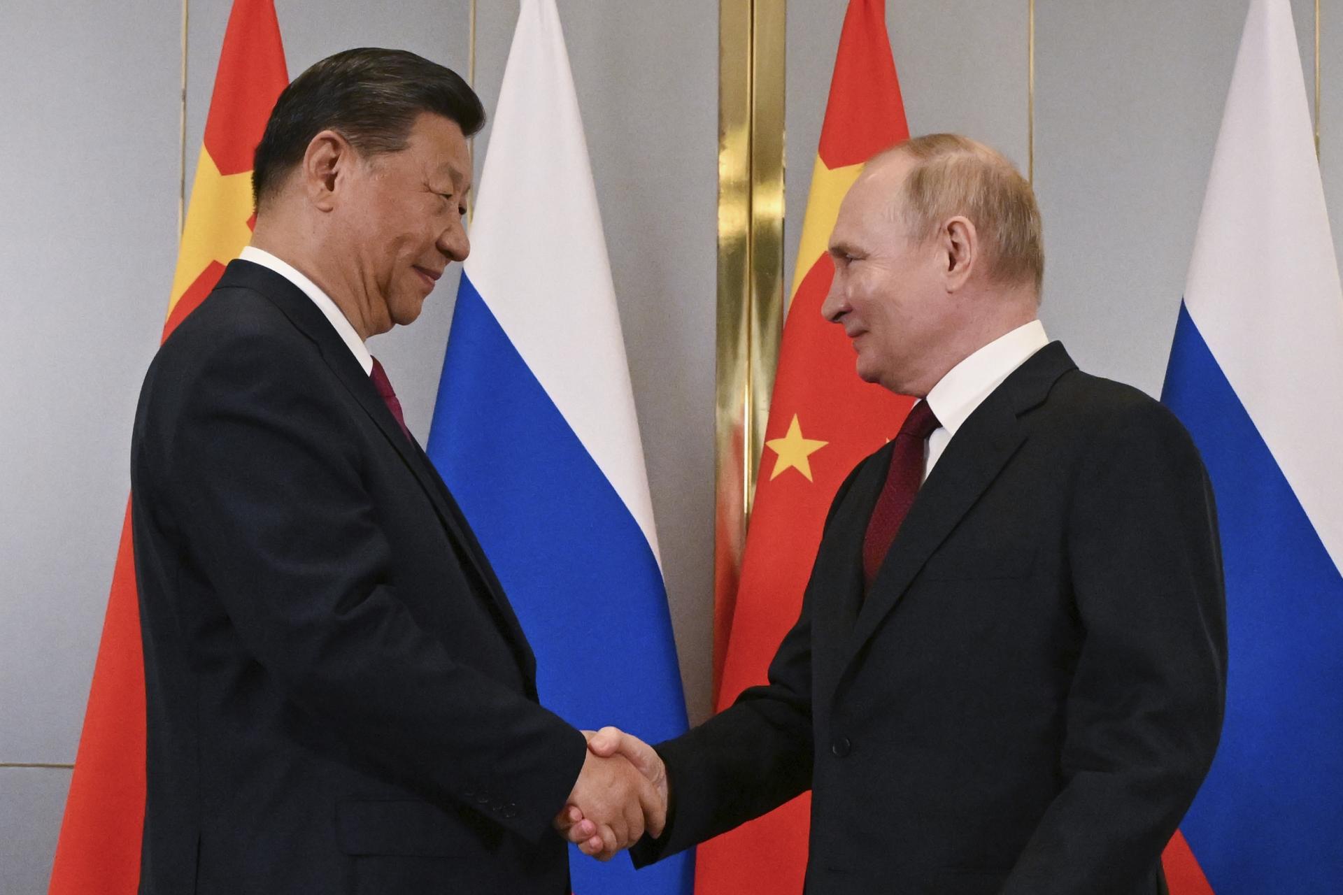 Lídri NATO vyjadrili znepokojenie nad väzbami medzi Čínou a Ruskom