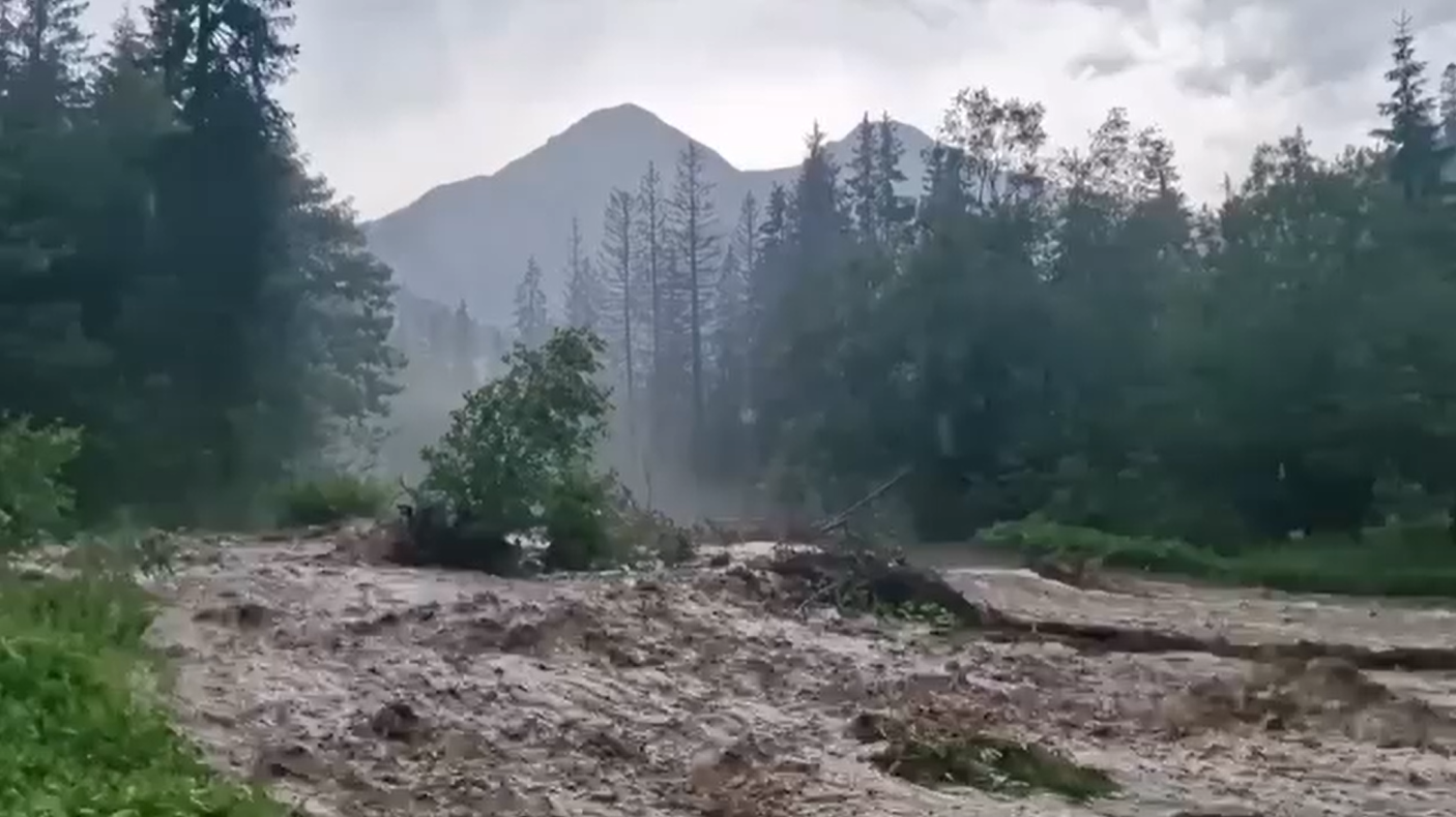 Vodná lavína zasiahla v Tatrách prístrešok, o život prišli dve turistky