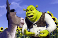 Prvý film s názvom Shrek mal premiéru v roku 2001 a získal Oscara za najlepší celovečerný animovaný film. FOTO: Reuters/DreamWorks Pictures