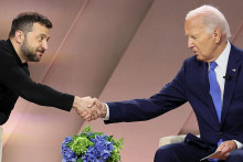 Americký prezident Joe Biden a ukrajinský prezident Volodymyr Zelenskij. FOTO: Reuters