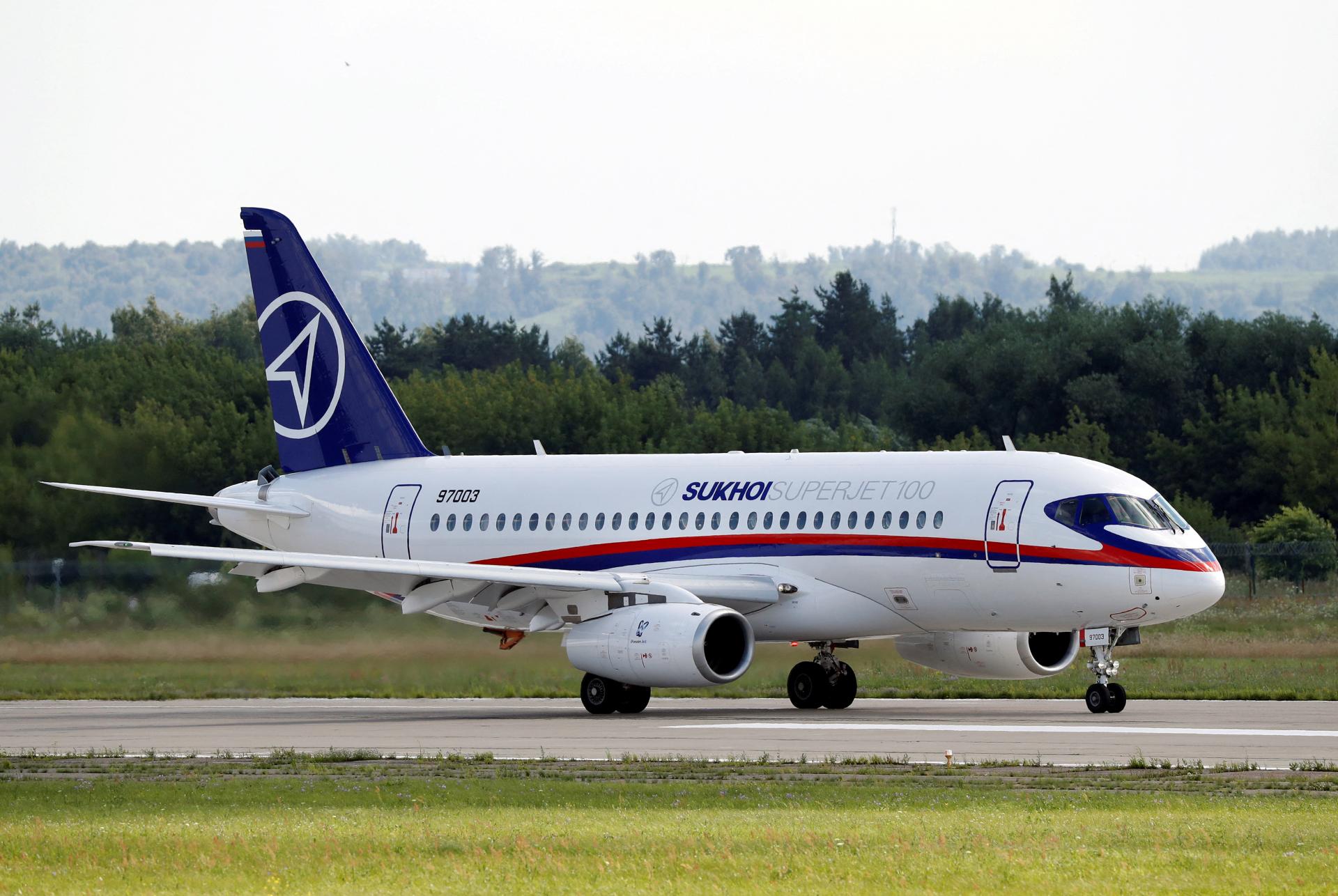 Neďaleko Moskvy sa zrútilo dopravné lietadlo Suchoj Superjet 100
