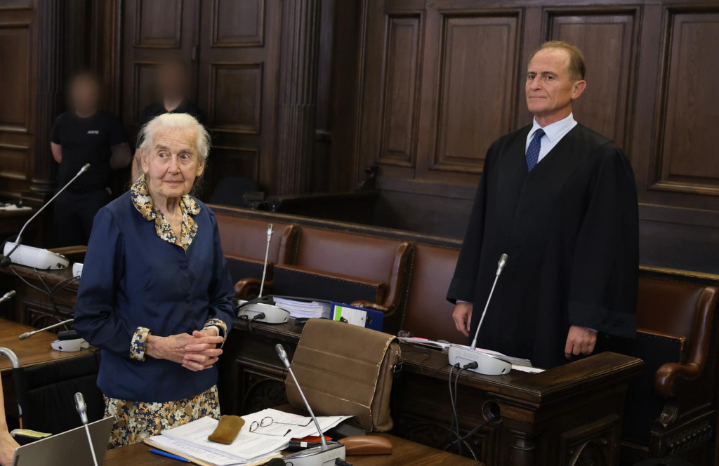 Ursula Haverbecková čaká v súdnej sieni na verdikt v odvolacom konaní o popieraní holokaustu. FOTO: TASR/DPA