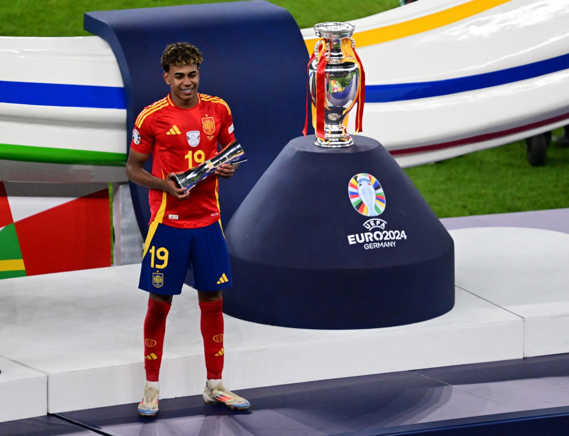Španielska dominancia: Stredopoliar Rodri je najlepší hráč majstrovstiev, Yamal zaujal ako naj mladík