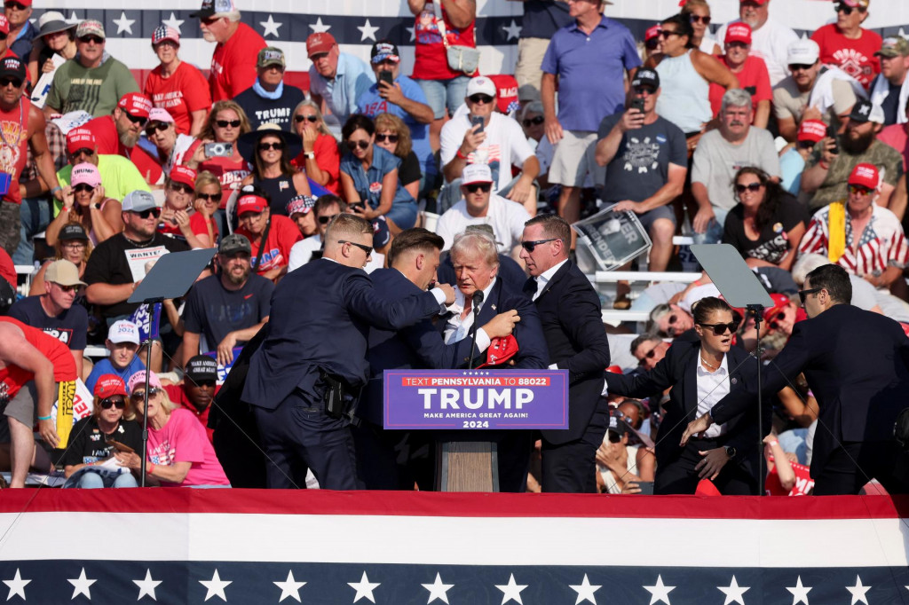 Donald Trump po atentáte. FOTO: Reuters