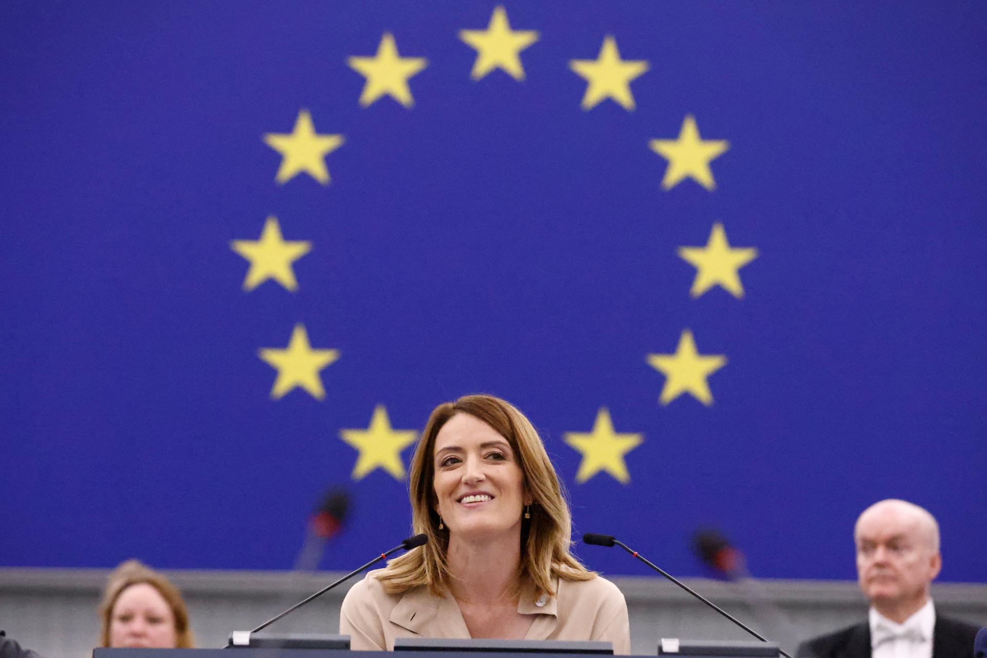 Začalo sa prvé plenárne zasadnutie nového Európskeho parlamentu, predsedkyňou je opäť Metsolová
