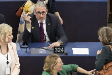 Slovenský europoslanec Martin Hojsík počas ustanovujúcej plenárnej schôdze Európskeho parlamentu po júnových voľbách v utorok 16. júla 2024 v Štrasburgu. FOTO: TASR/Martin Baumann