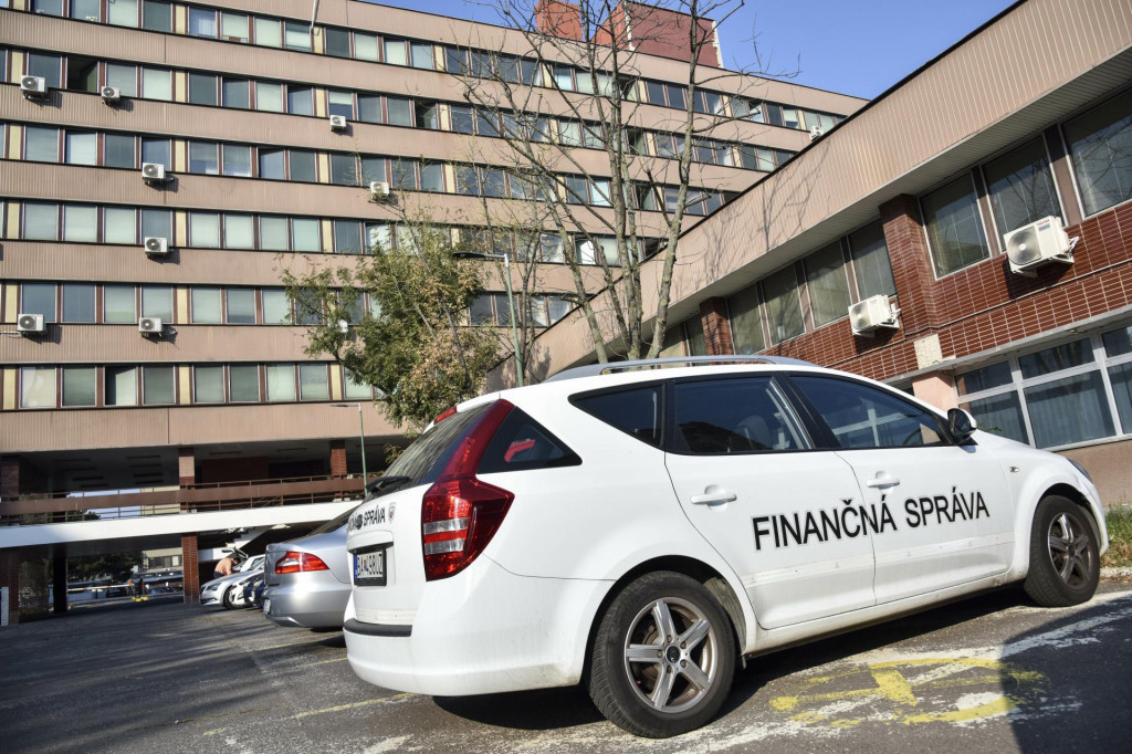 Daňová správa dlhodobo využíva soft­vér na automatické spracovanie podkladov od daňovníkov a urýchlenie daňových kontrol. FOTO: TASR/P. Zachar