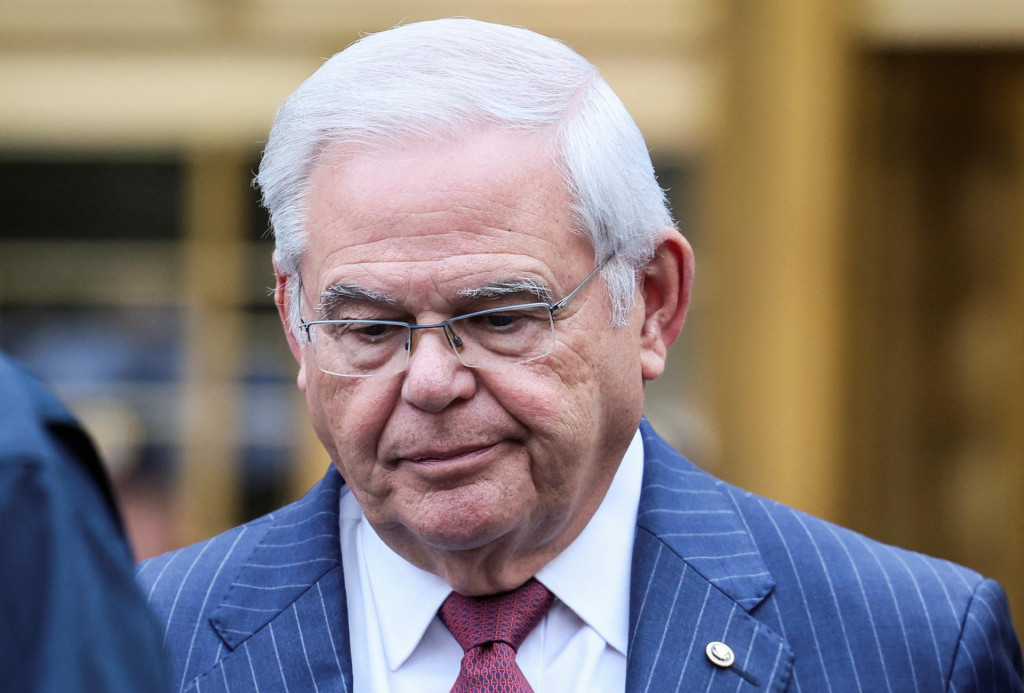 U.S. Senator Robert Menendez (D-NJ) exits Federal Court following his bribery trial in connection with an alleged corrupt relationship with three New Jersey businessmen, in New York City, U.S., July 16, 2024. REUTERS/Brendan McDermid FOTO: Brendan Mcdermid