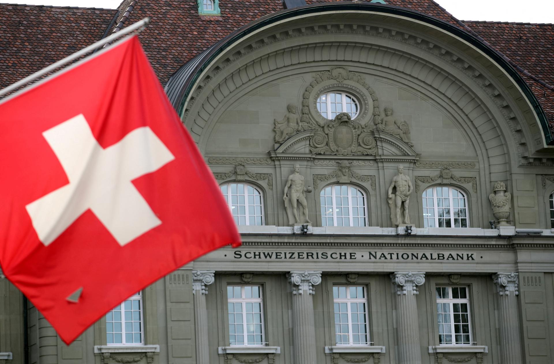 Švajčiarsko vyšetruje desiatky prípadov možného porušenia sankcií voči Rusku