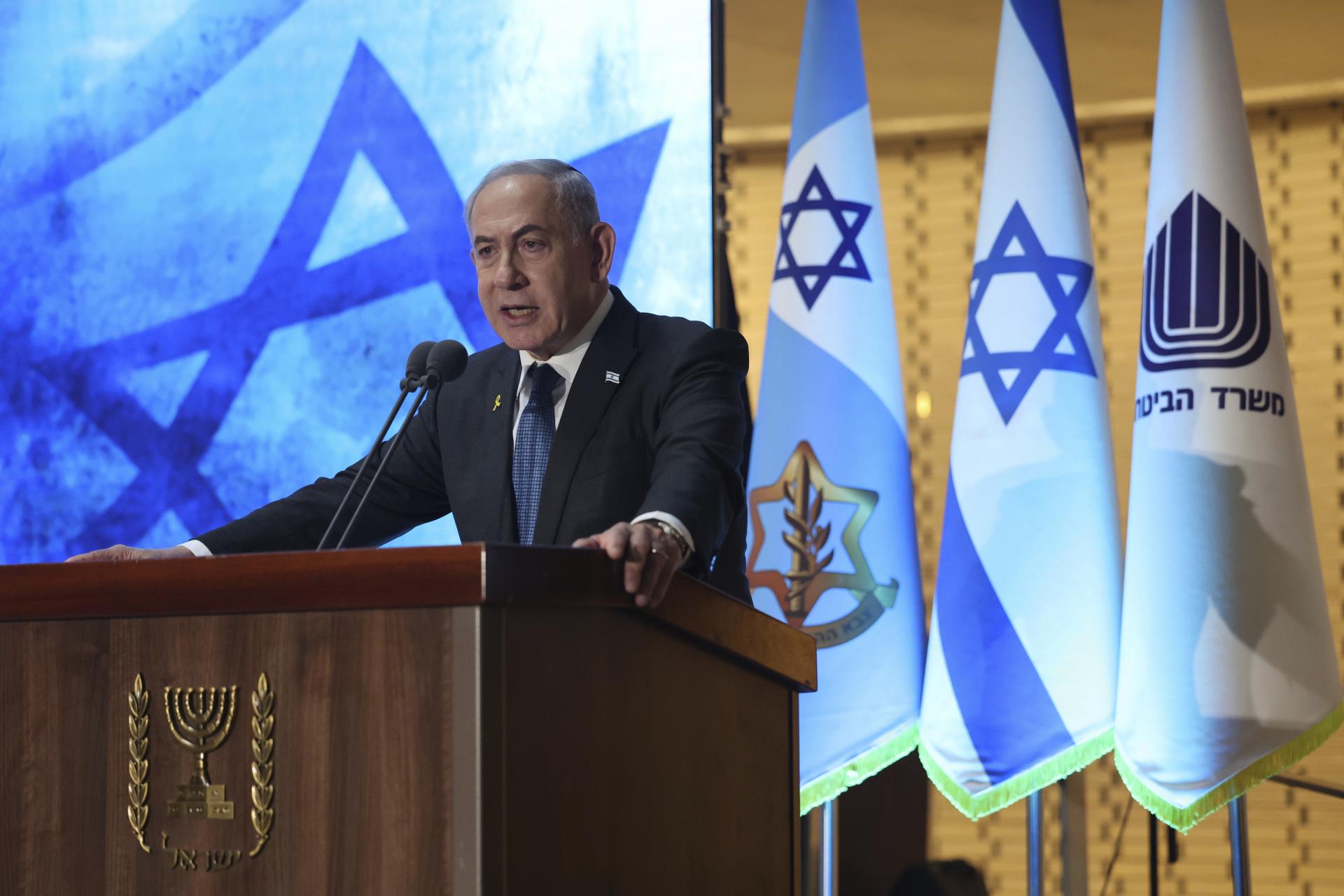 Netanjahu obhajoval v parlamente vedenie vojny proti Hamasu, podľa Ganca váhal v kľúčových momentoch