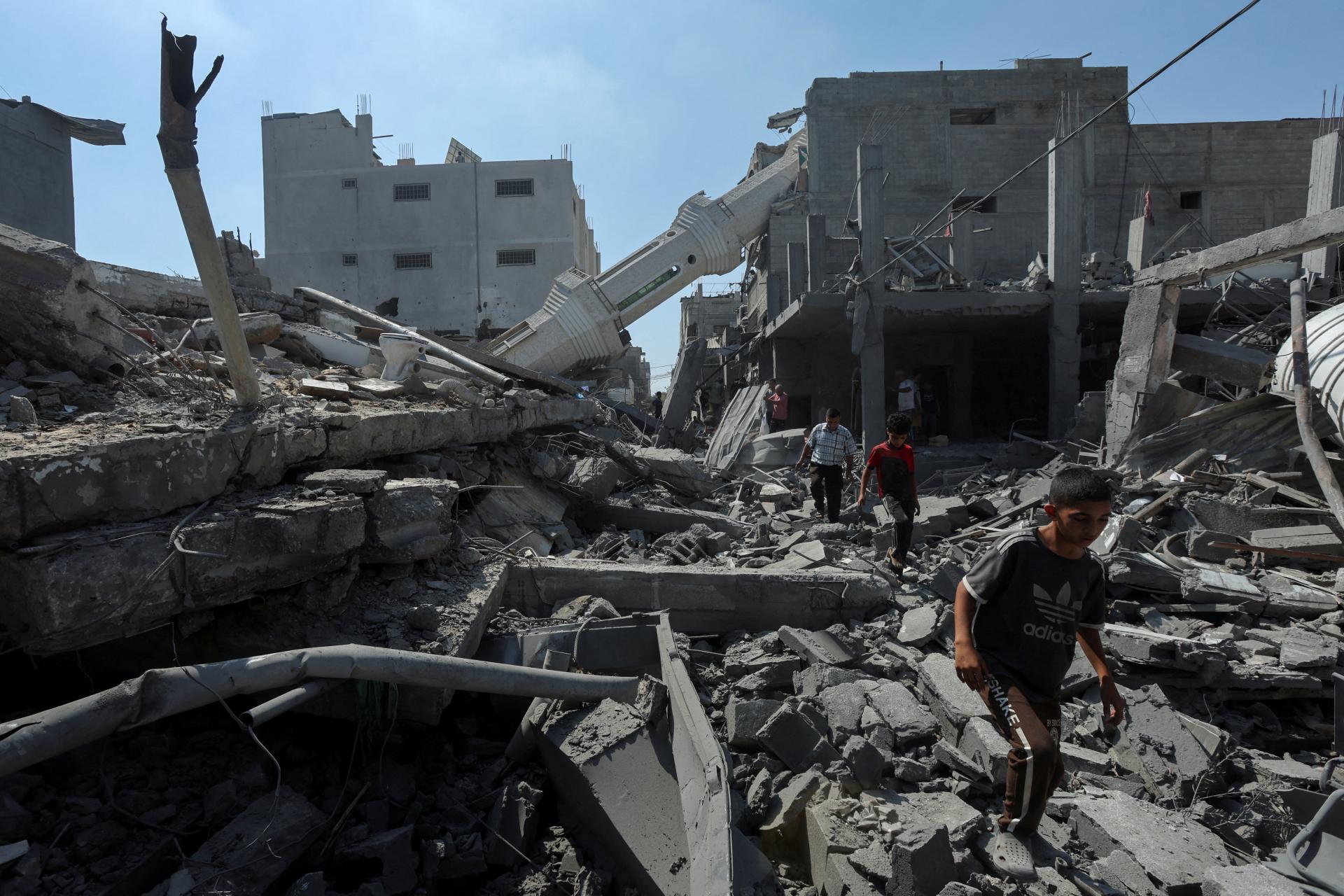 Izraelská armáda pokračuje v útoku na centrálne oblasti Pásma Gazy, tanky postúpili do Rafahu