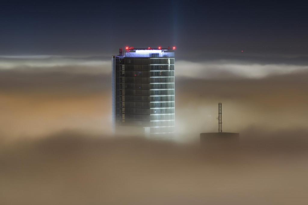 Na snímke Národná banka Slovenska počas hmly.

FOTO: TASR/J. Novák