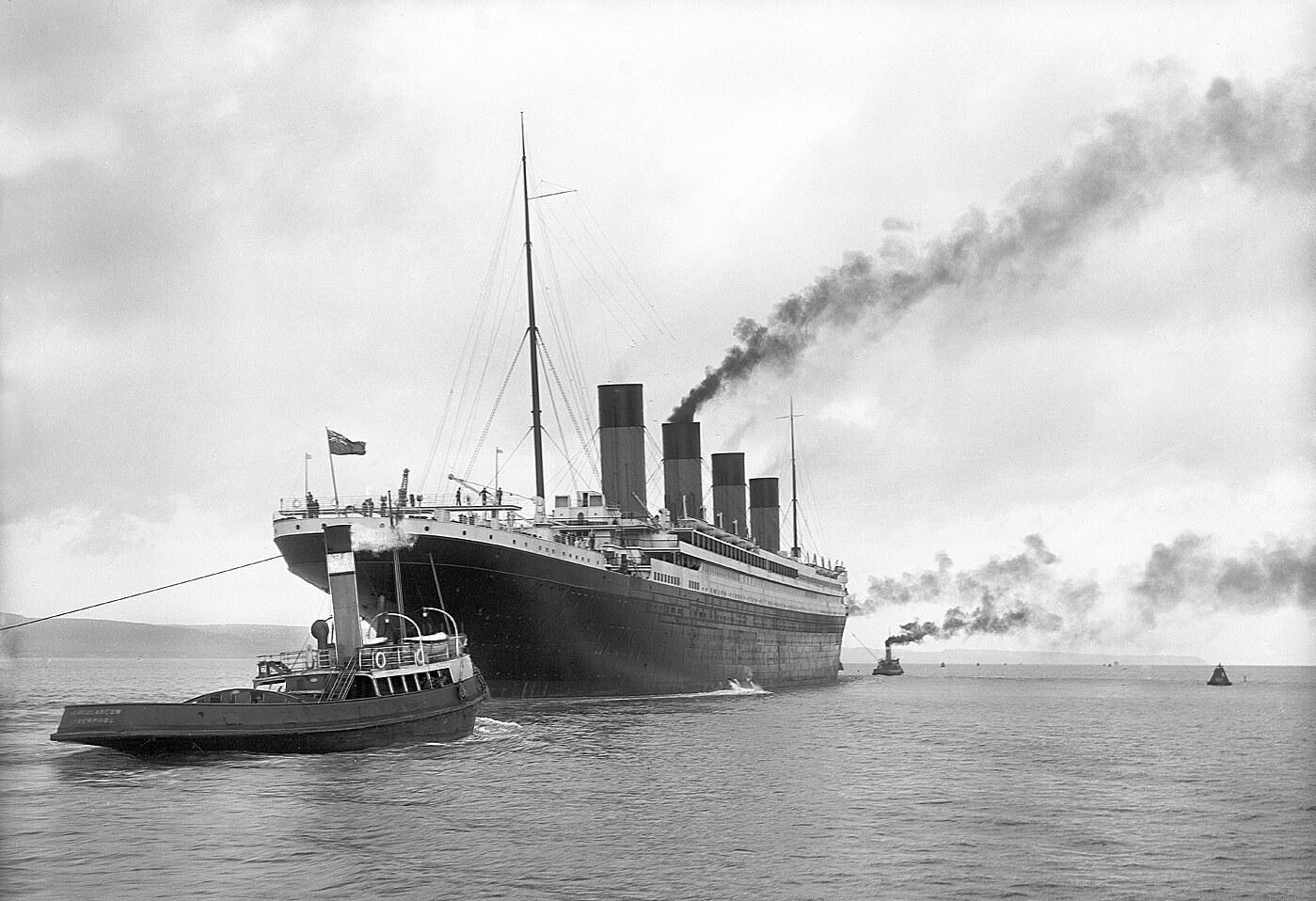 Lodenica, ktorá postavila Titanic, bojuje o prežitie. Rokuje o núdzovom úvere