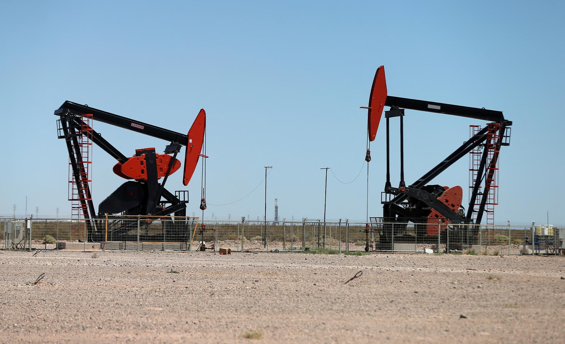 Ceny ropy vo štvrtok ráno vzrástli, môže za to nečakaný pokles zásob v USA