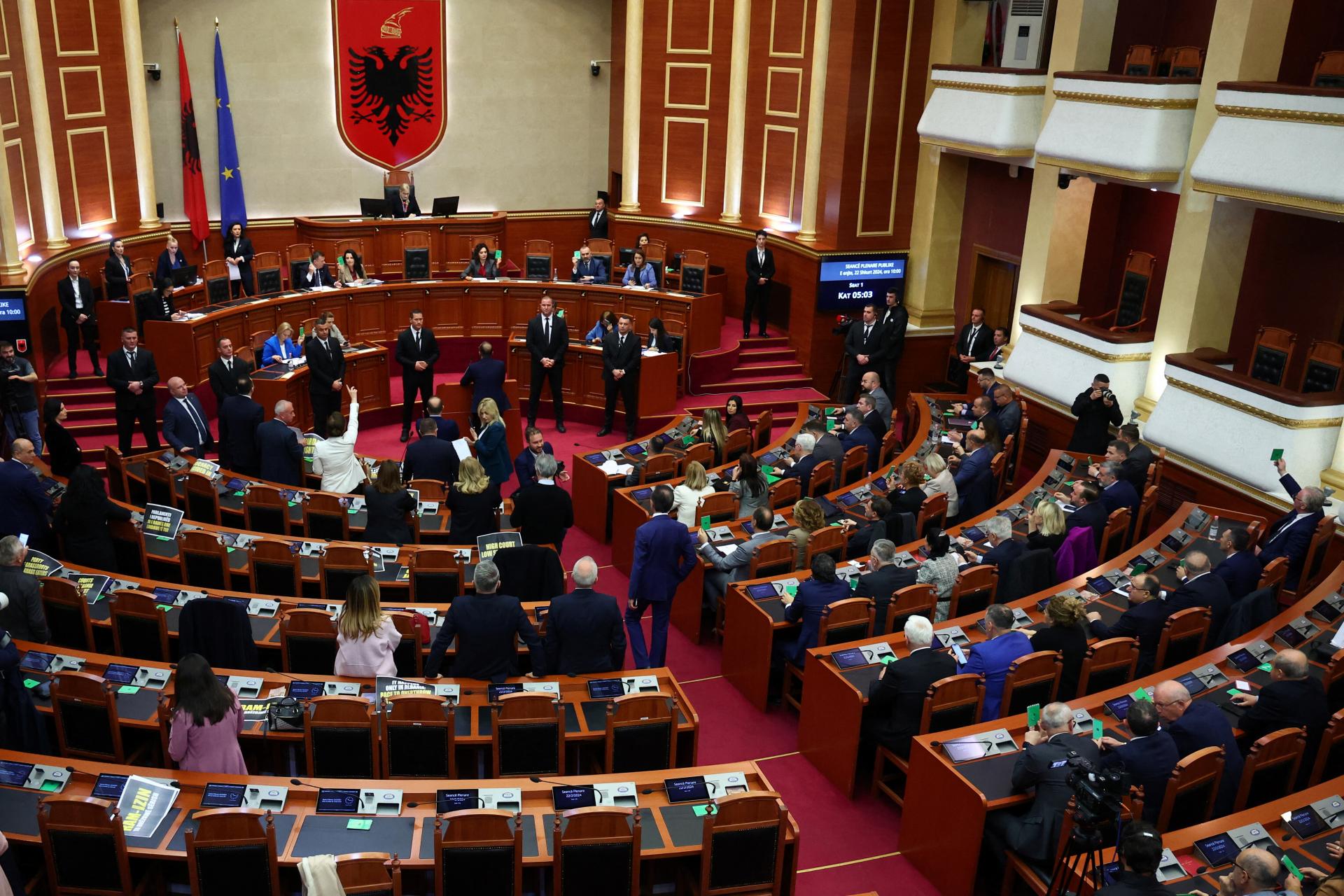 Albánsko žiada Grécko o zrušenie zákona, podľa ktorého sú obe krajiny vo vojnovom stave