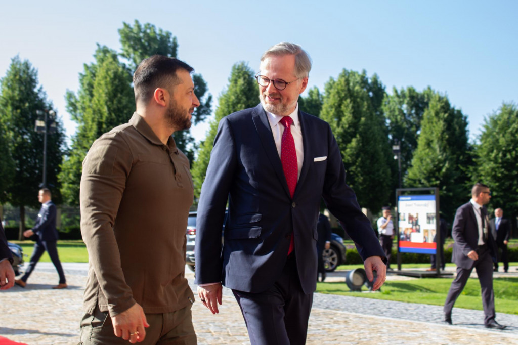 Český premiér Petr Fiala a ukrajinský prezident Volodymyr Zelenskyj. FOTO: TASR/Barbora Vizváryová