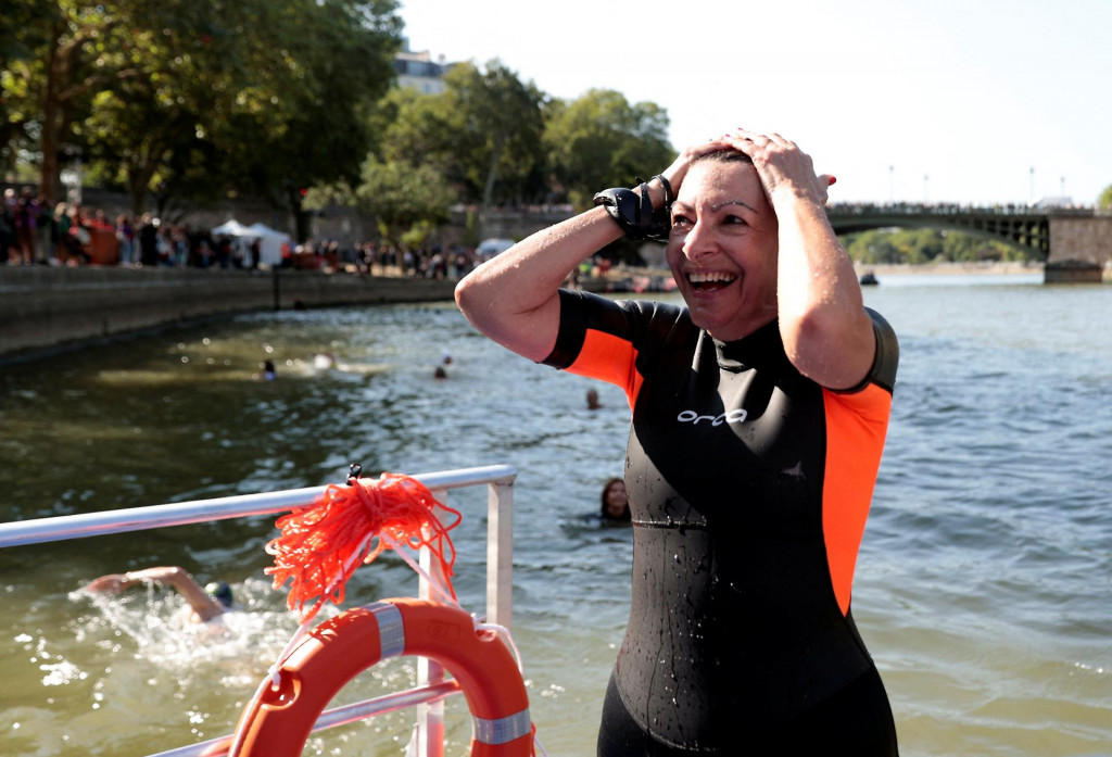 Starostka Anne Hidalgo v Seine