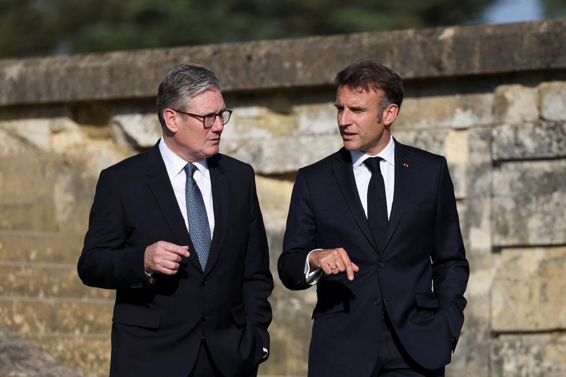 Starmer a Macron sa zaviazali k spolupráci pri riešení nelegálnej migrácie