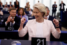 Ursula Von der Leyenová zostáva po štvrtkovom hlasovaní Európskeho parlamentu v Štrasburgu na čele Európskej komisie aj na ďalších päť rokov. FOTO: REUTERS