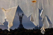 Matka Vlasť nad Kyjevom. FOTO: Reuters
