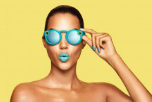 Ešte pred modelom od Mety tu boli Snapchat Spectacles. V roku 2016 išlo o úplne prevratný nápad, ktorý však trochu predbehol dobu.