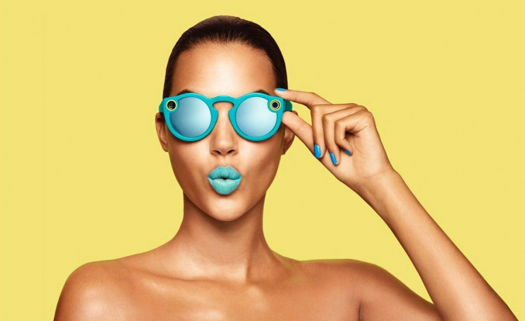 Ešte pred modelom od Mety tu boli Snapchat Spectacles. V roku 2016 išlo o úplne prevratný nápad, ktorý však trochu predbehol dobu.